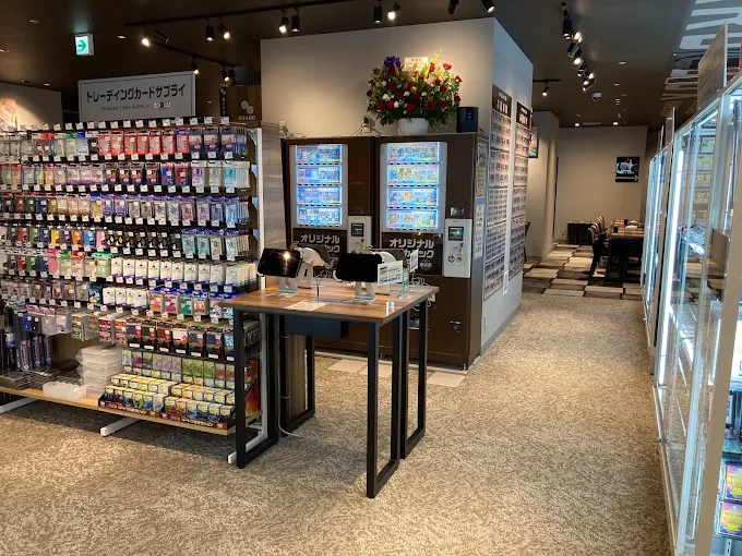 カードボックス ヨコハマ本店 店舗画像1